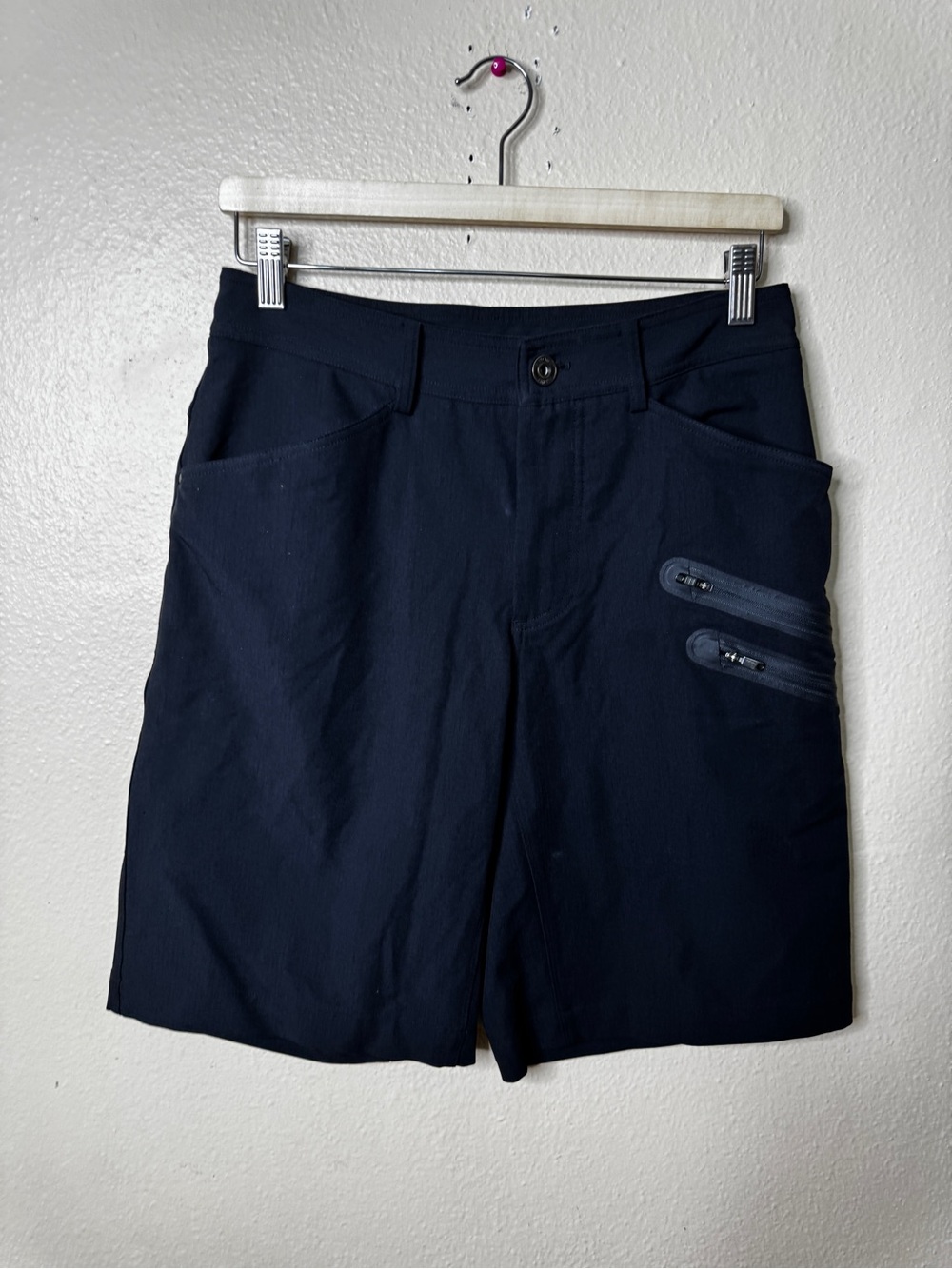 Lululemon Men’s Black Cargo Shorts Size 30 Zip Pockets Performance